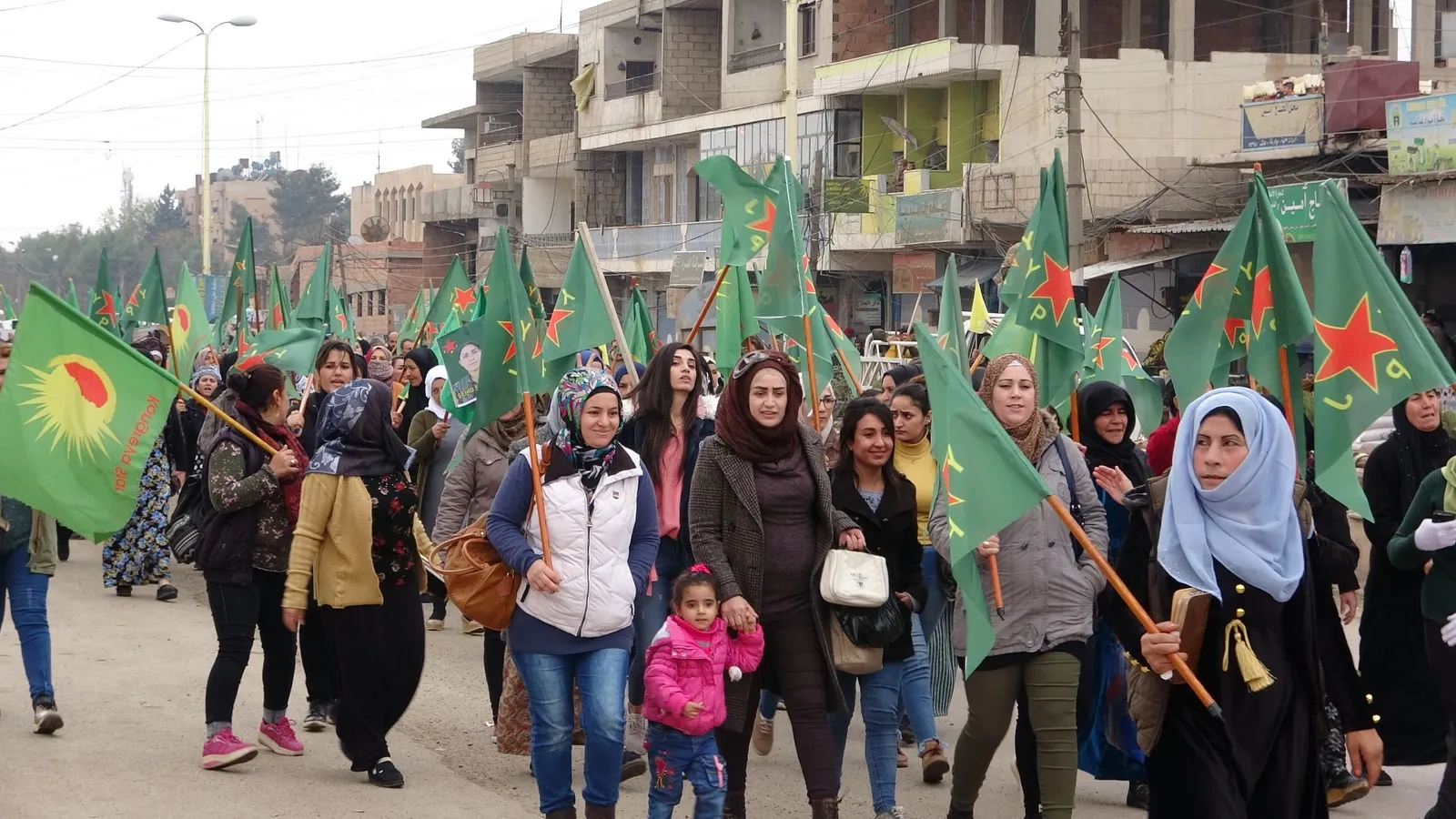 Li Bakur û Rojhilatê Sûriyê xwepêşandanên piştevaniya YPJ’ê