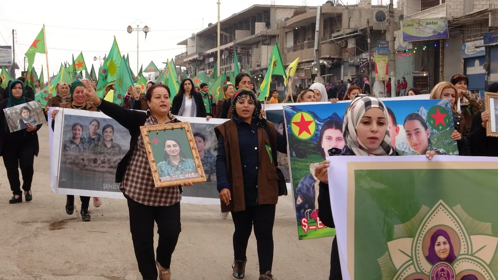 Li Bakur û Rojhilatê Sûriyê xwepêşandanên piştevaniya YPJ’ê