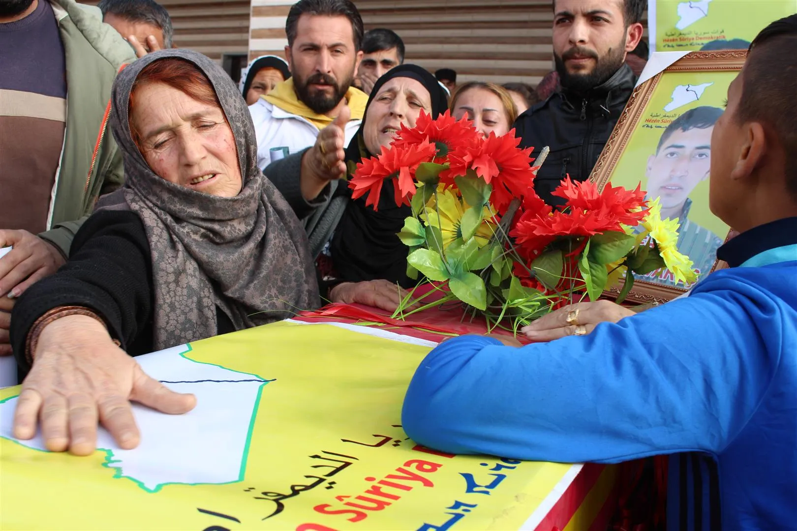 Di merasîma oxirkirinê ya şehîd Rêdûr Avareş de şêniyan soza şopandina rêya şehîdan da
