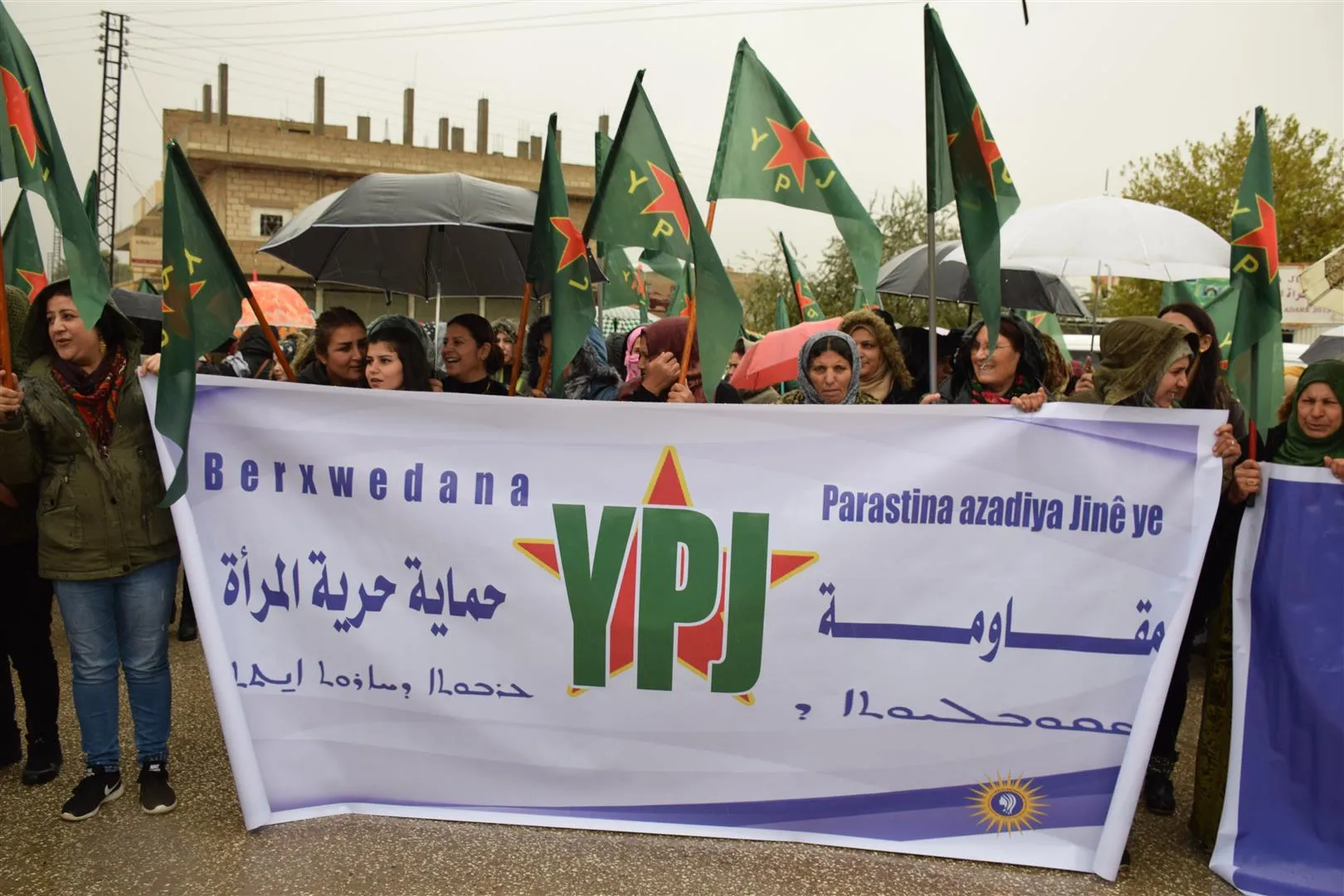 Li Bakur û Rojhilatê Sûriyê xwepêşandanên piştevaniya YPJ’ê