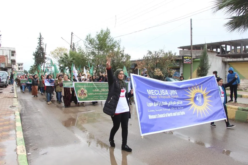 Li Bakur û Rojhilatê Sûriyê xwepêşandanên piştevaniya YPJ’ê