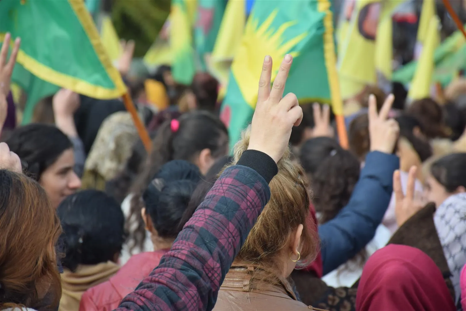 Li Bakur û Rojhilatê Sûriyê xwepêşandanên piştevaniya YPJ’ê