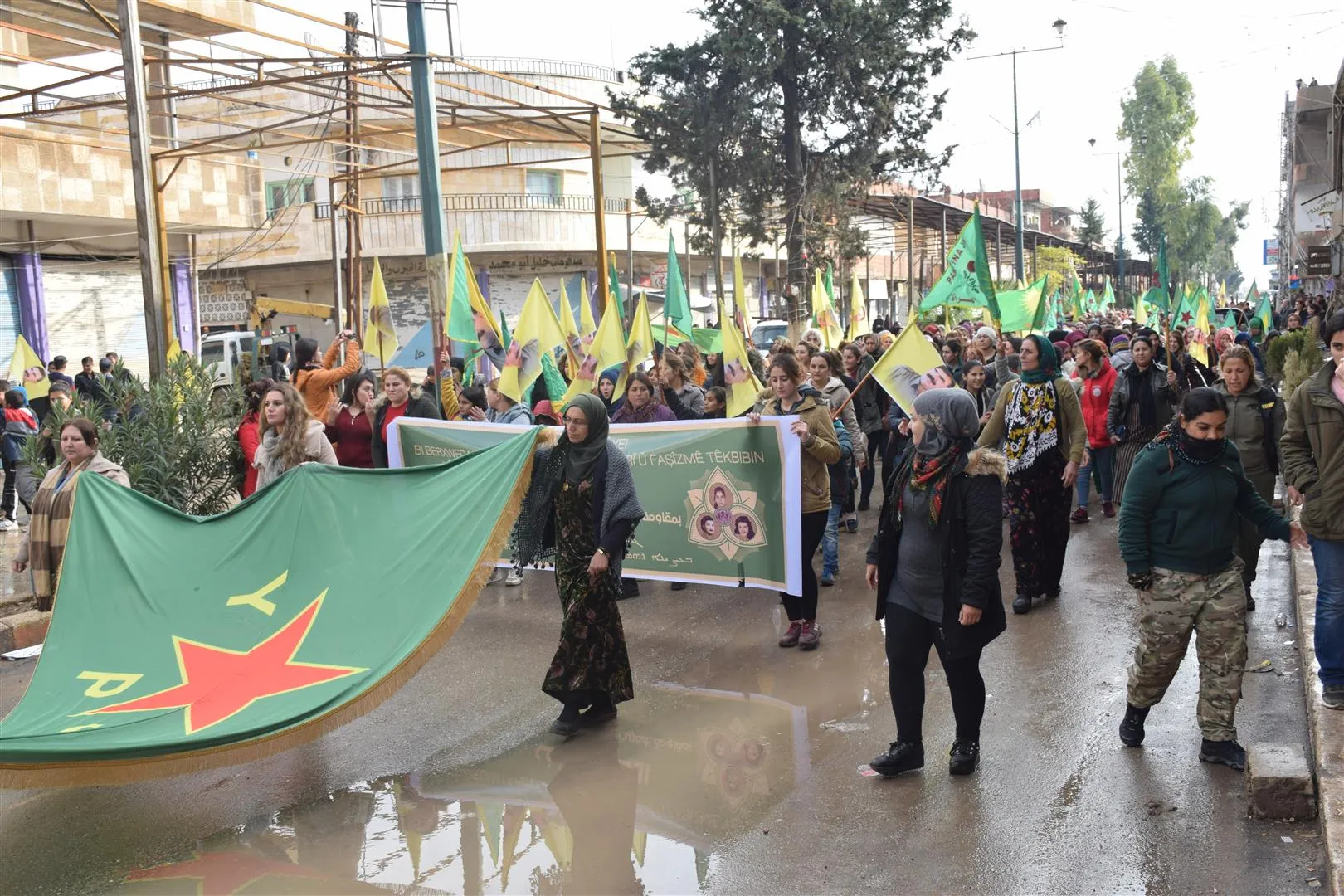Li Bakur û Rojhilatê Sûriyê xwepêşandanên piştevaniya YPJ’ê