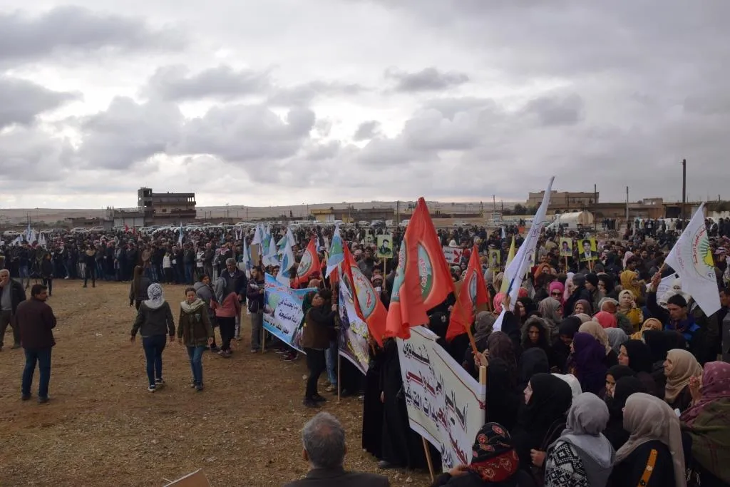 Bi hezaran şêniyên Bakurê Sûriyê serdana konê çalakiyê yê li Eyn Îsayê kir