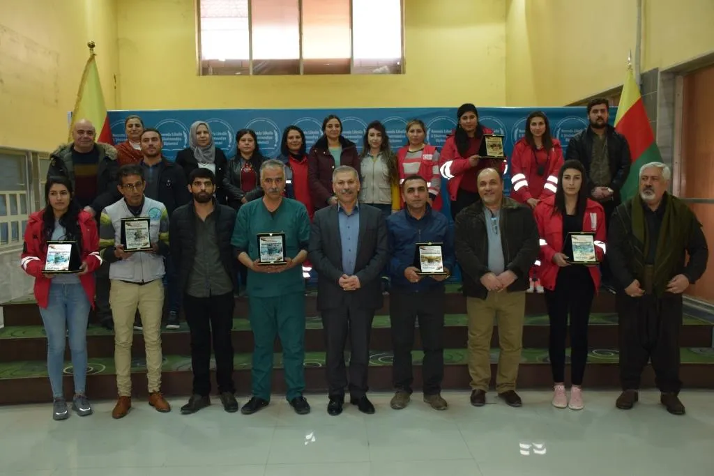 TEV-DEM, saziyên ku roleke aktîv di Berxwedana Rûmetê lîstîne, xelat kirin