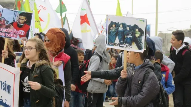 ​​​​​​​Li Bakur û Rojhilatê Sûriyê meşên şermezarkirina komkujiya Til Rifetê