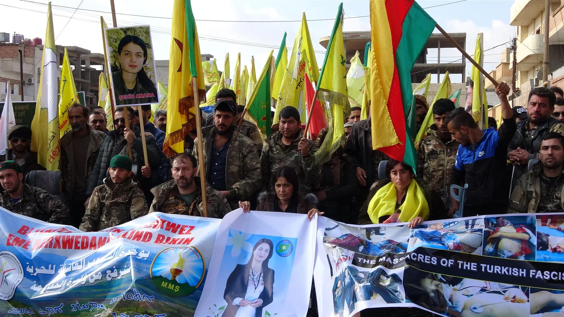 Malbatên şehîdan û gaziyên şer: Dewleta Tirk çavkaniya DAIŞ û El-Nusrayê ye