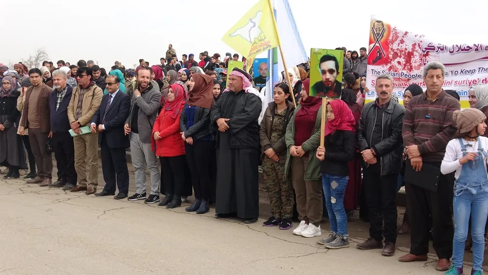 Xelkê Tebqayê bi meşeke girseyî banga derxistina dagirkeran kir
