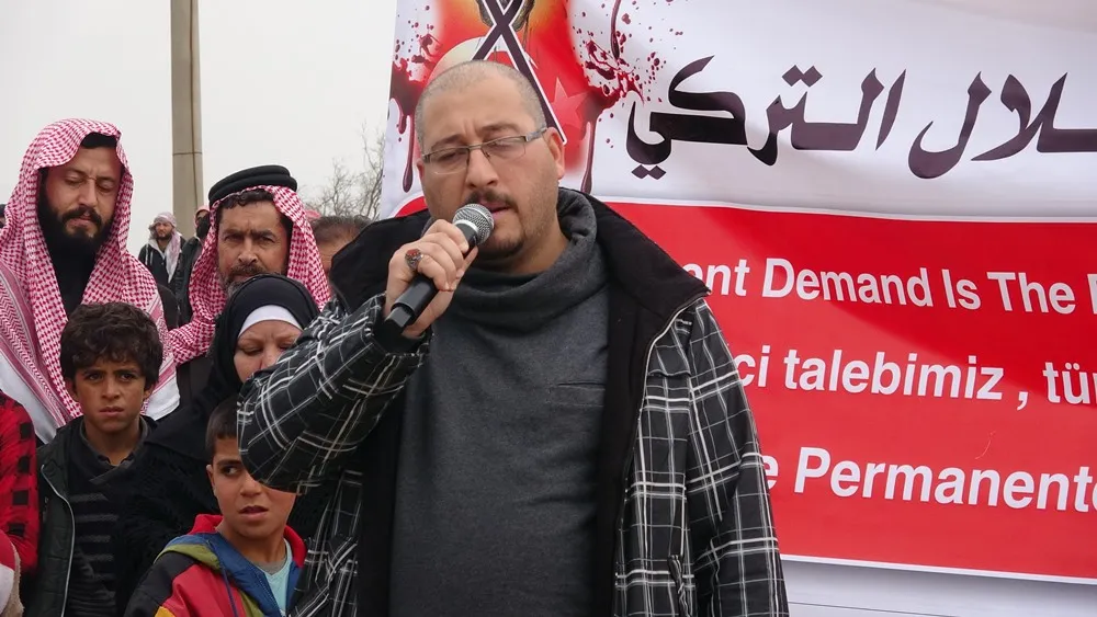 Xelkê Tebqayê bi meşeke girseyî banga derxistina dagirkeran kir