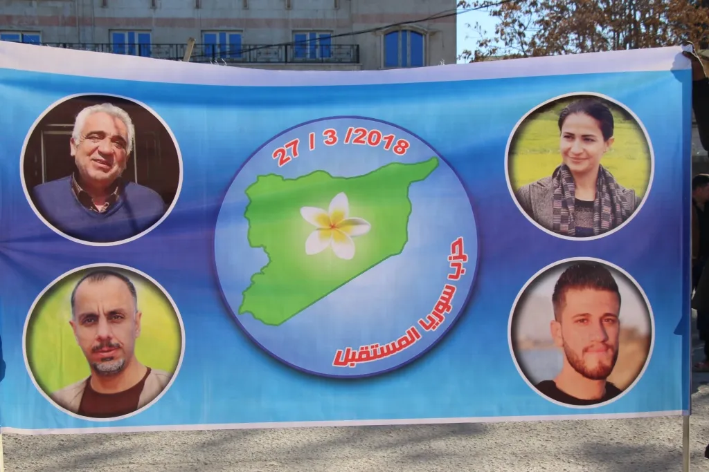 Şêniyên Minbicê banga destûreke ku nûnertiya tevahî sûriyan dike, kir