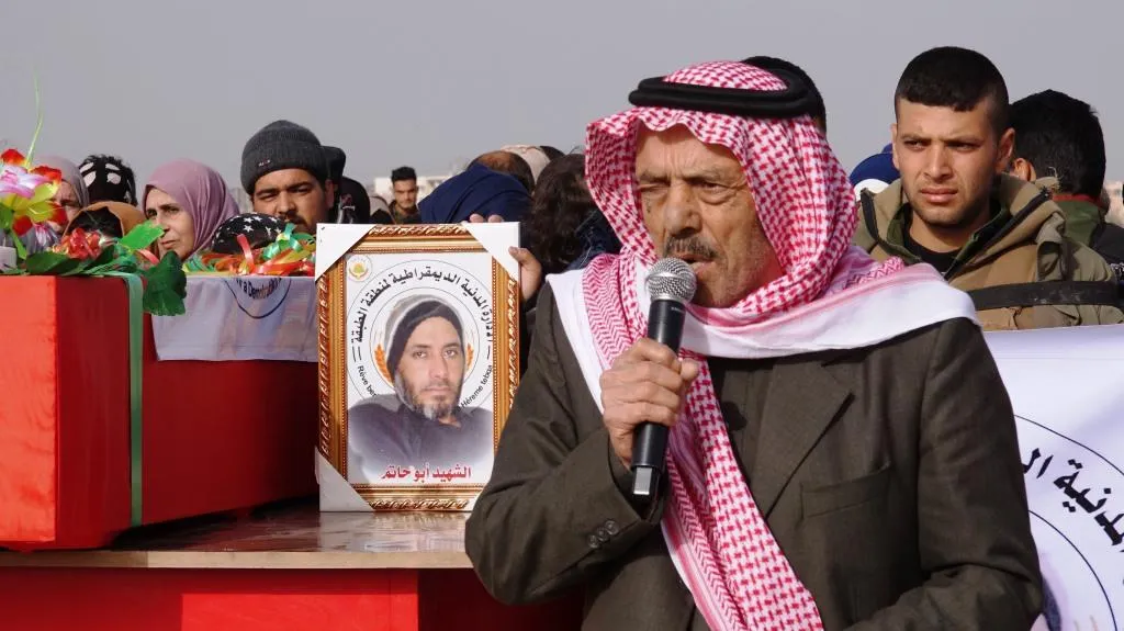 Şêniyên Tebqayê şehîdên êrişa li dijî Avahiya Gerînandeya Bazirganiyê oxir kirin