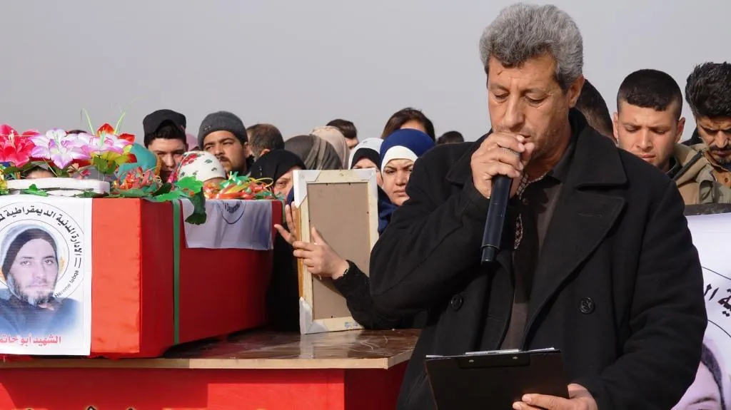 Şêniyên Tebqayê şehîdên êrişa li dijî Avahiya Gerînandeya Bazirganiyê oxir kirin