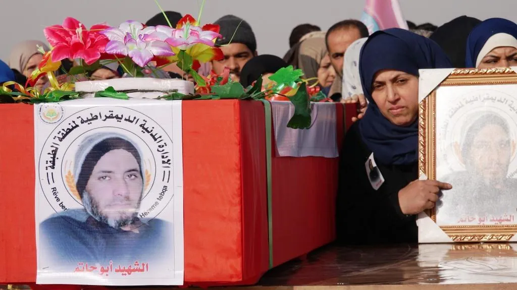 Şêniyên Tebqayê şehîdên êrişa li dijî Avahiya Gerînandeya Bazirganiyê oxir kirin