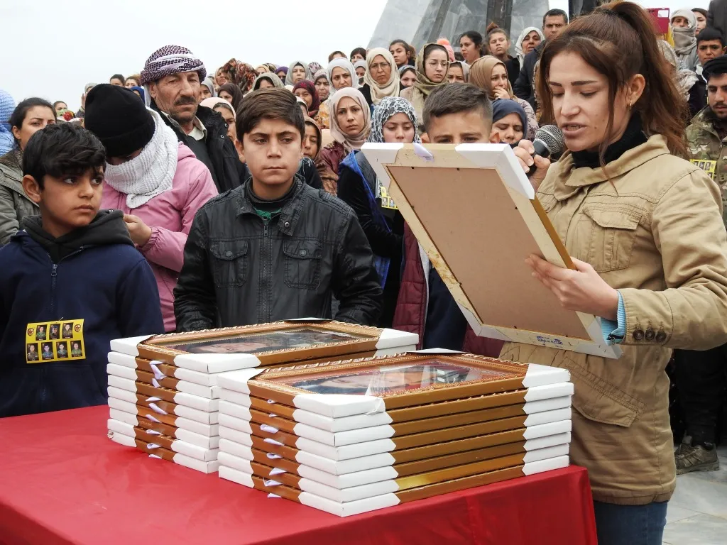 Li Kobanê merasîma şehîdên Berxwedana Rûmetê