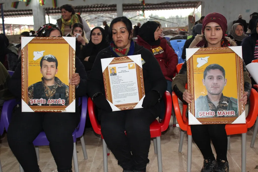 Dêrikiyan sersaxî ji malbatên şehîdên Berxwedana Rûmetê re xwestin
