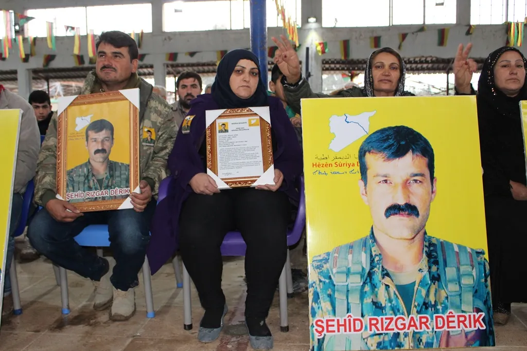 Dêrikiyan sersaxî ji malbatên şehîdên Berxwedana Rûmetê re xwestin