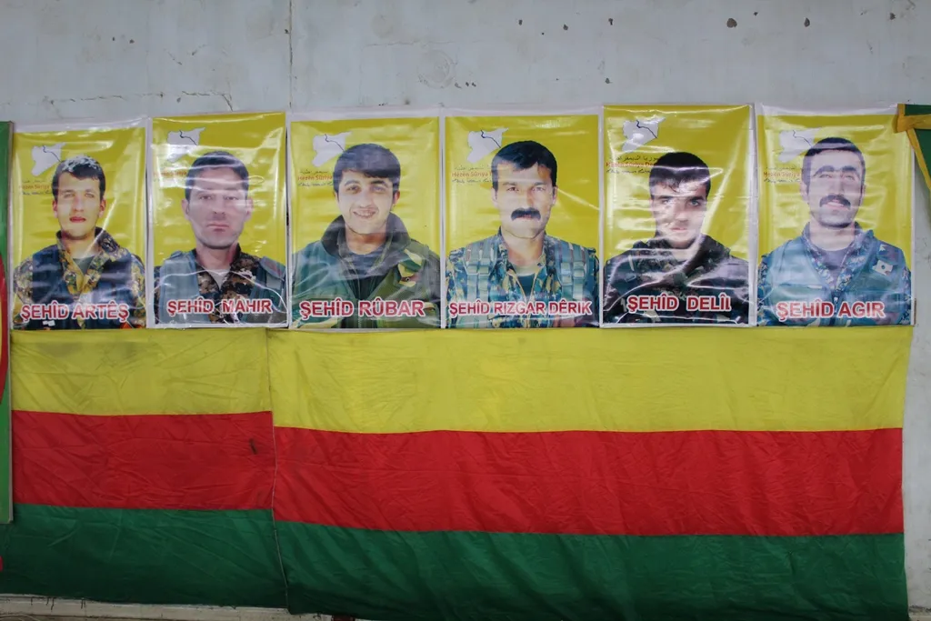 Dêrikiyan sersaxî ji malbatên şehîdên Berxwedana Rûmetê re xwestin