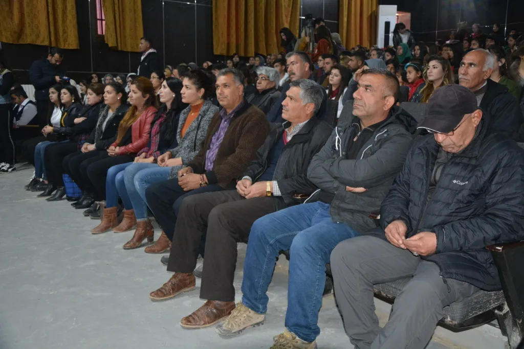 Bi çalakiyeke hunerî piştgirî dan xelkê Serêkaniyê û Girê Spî