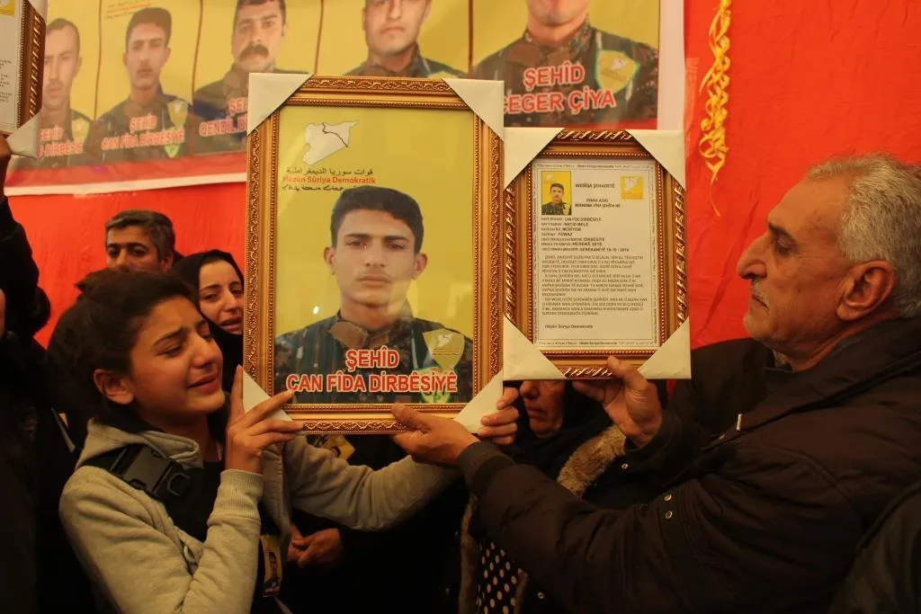 Li Dirbêsiyê ji bo şehîdên Berxwedana Rûmetê merasîmek hate lidarxistin