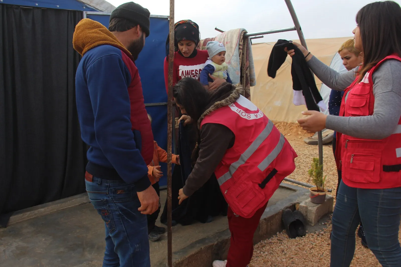 Cilên zivistanî li koçberên kampa Vegerê hatin belavkirin