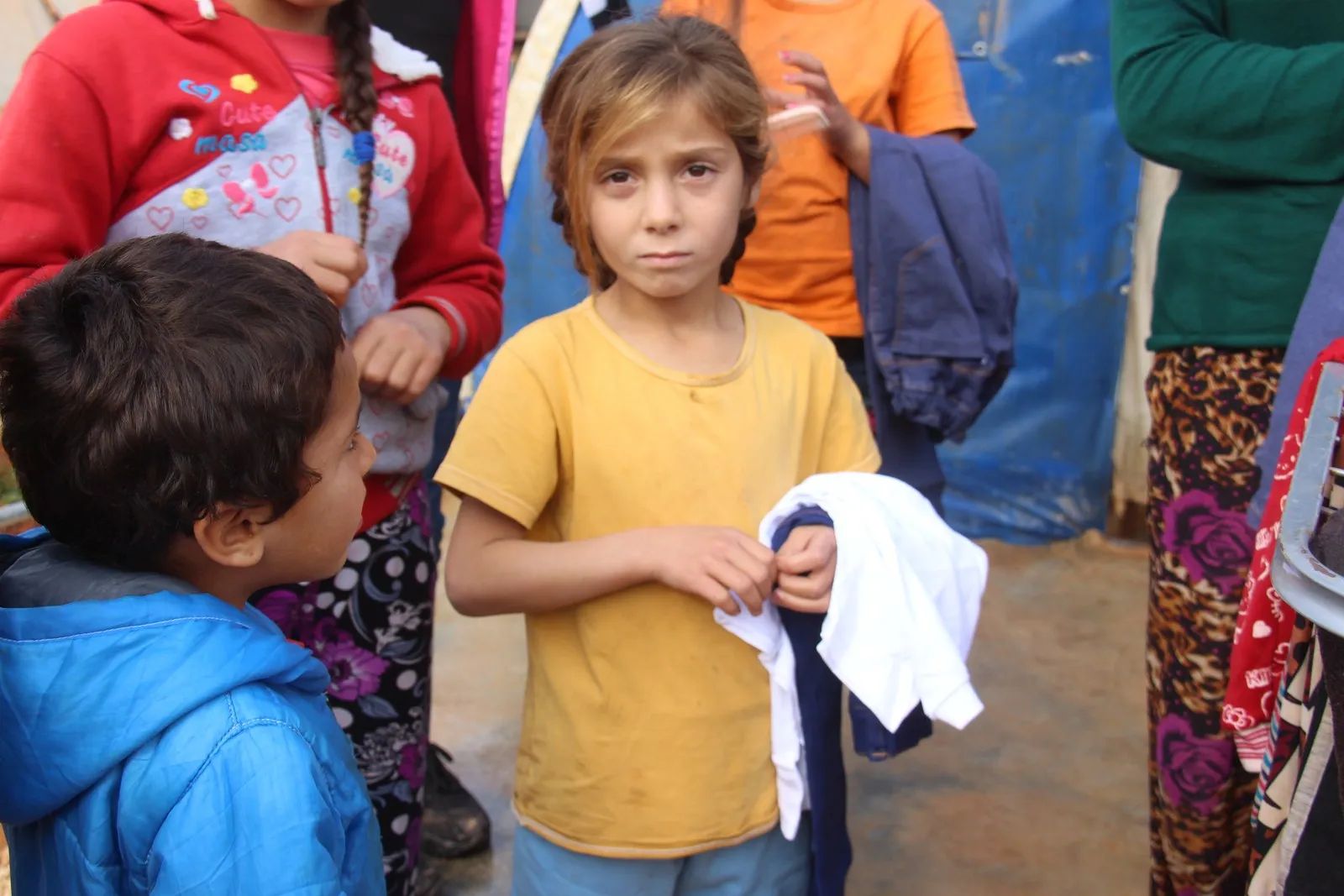 Cilên zivistanî li koçberên kampa Vegerê hatin belavkirin