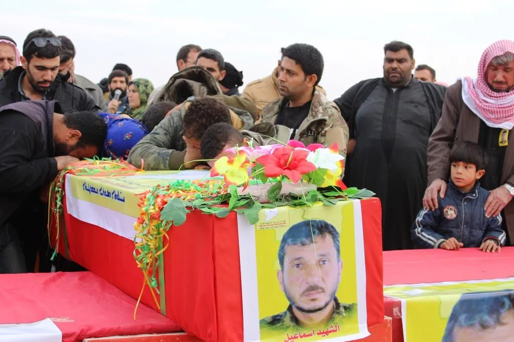 Şehîdê Berxwedana Rûmetê Îsmaîl li Reqayê hate veşartin