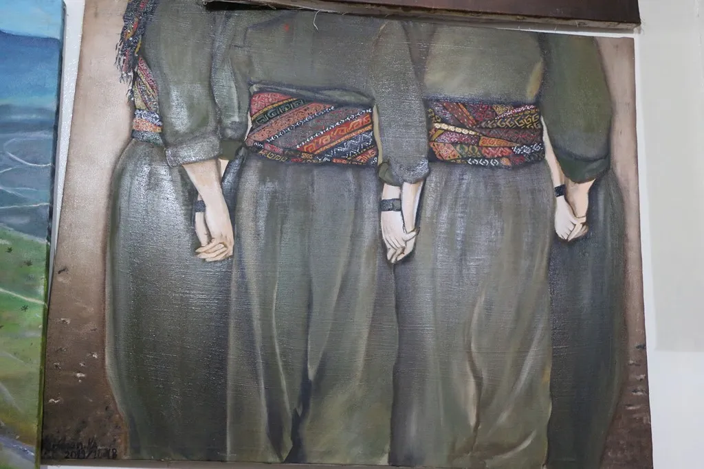 TEV-DEM`ê şagirtên ku tev li pêşangeha hunerî bûn xelat kirin