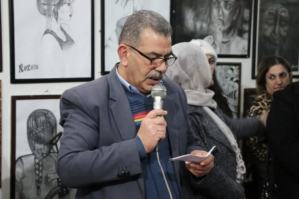 TEV-DEM`ê şagirtên ku tev li pêşangeha hunerî bûn xelat kirin