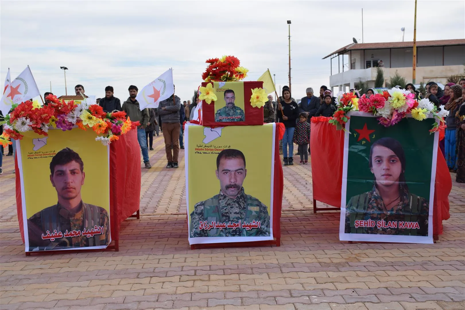 Li Hesekê cenazeyê şehîdekî hate veşartin û nasnameyên 2 şehîdan hatin eşkerekirin