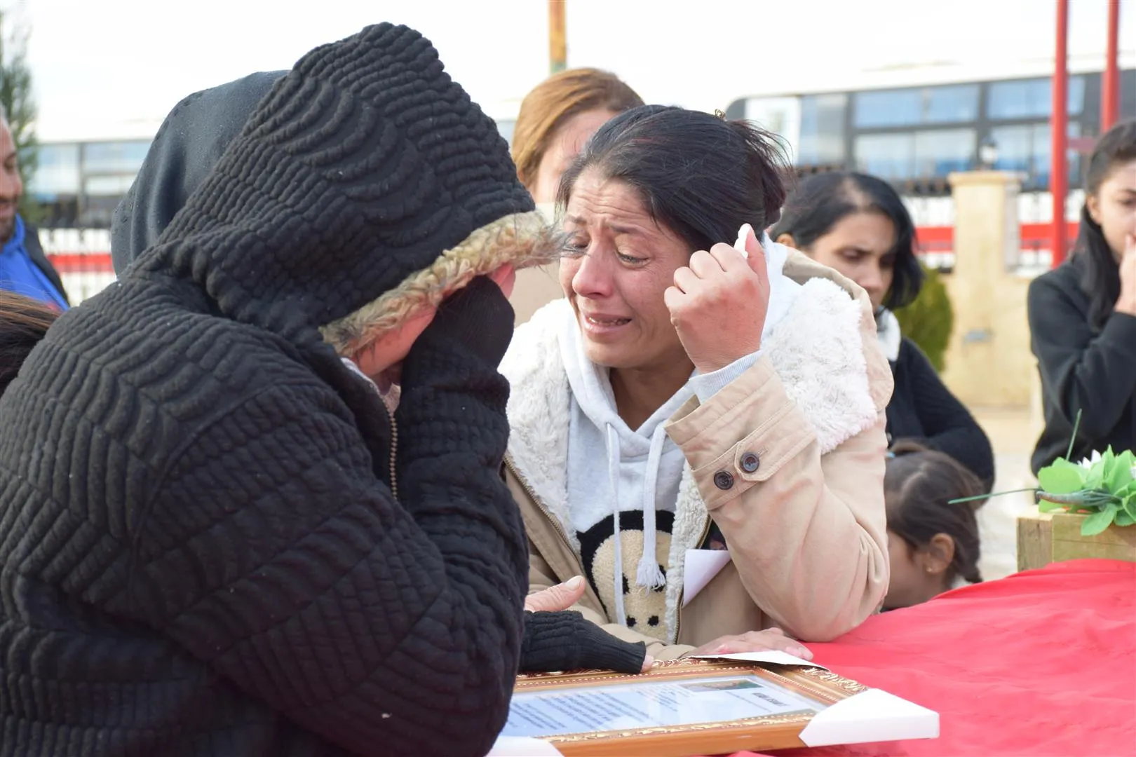 Li Hesekê cenazeyê şehîdekî hate veşartin û nasnameyên 2 şehîdan hatin eşkerekirin