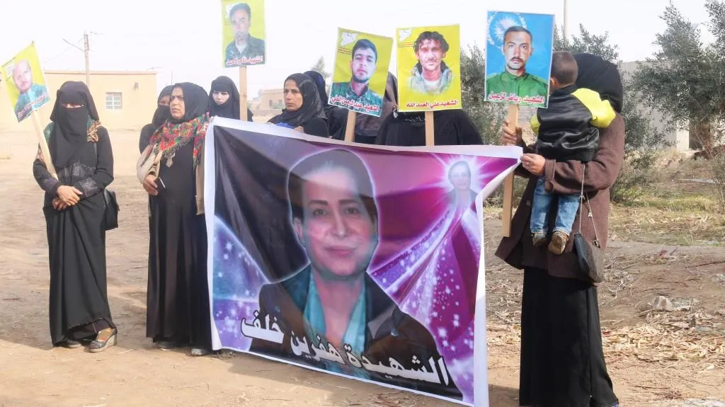 Hevjîn û dayîkên şehîdan banga rawestandina tundiya li dijî jinan kirin