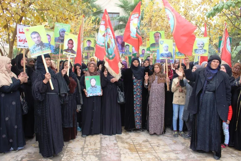 Hevjîn û dayîkên şehîdan banga rawestandina tundiya li dijî jinan kirin