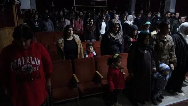 Li Dêrikê şahiyek ji bo piştgiriya Berxwedana Rûmetê lidar ket