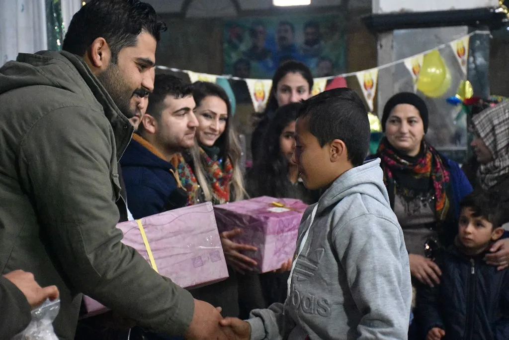 Diyariyên sersalê li zarokên şehîdan hatin belavkirin