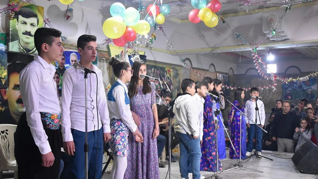 Diyariyên sersalê li zarokên şehîdan hatin belavkirin