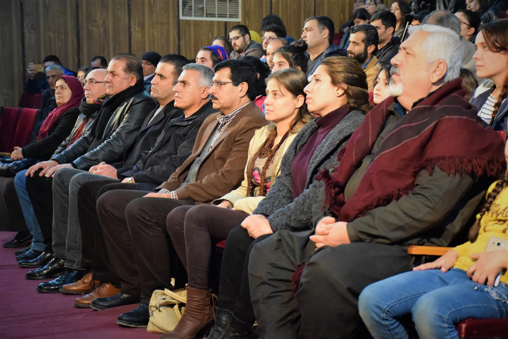 Hunermend Mizgîn Tahir bi konsertekê berxwedana Rojava silav kir