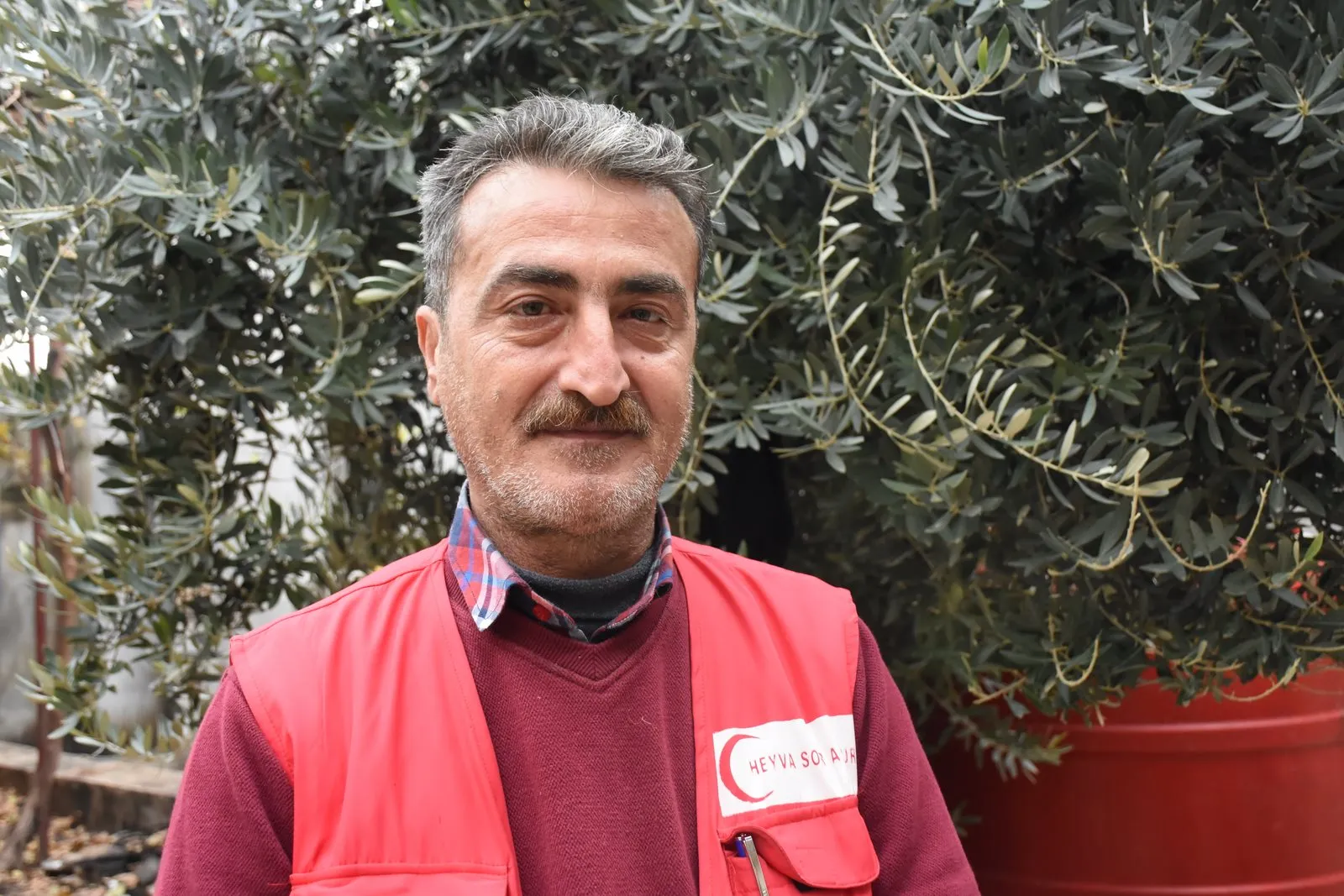 ​​​​​​​Komîteya Desteka Dirûnî diyarî li birîndarên komkujiya Til Rifetê belav kir
