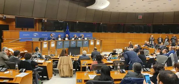 Bernameya roja yekemîn a konferansa li PE‘yê bi semîneran bi dawî bû