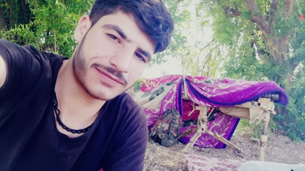 ‘Çawa ez ê li vir rûnêm dema ku hevalên min di çeperên şer de bin?’