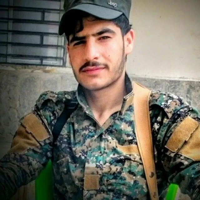 ‘Çawa ez ê li vir rûnêm dema ku hevalên min di çeperên şer de bin?’