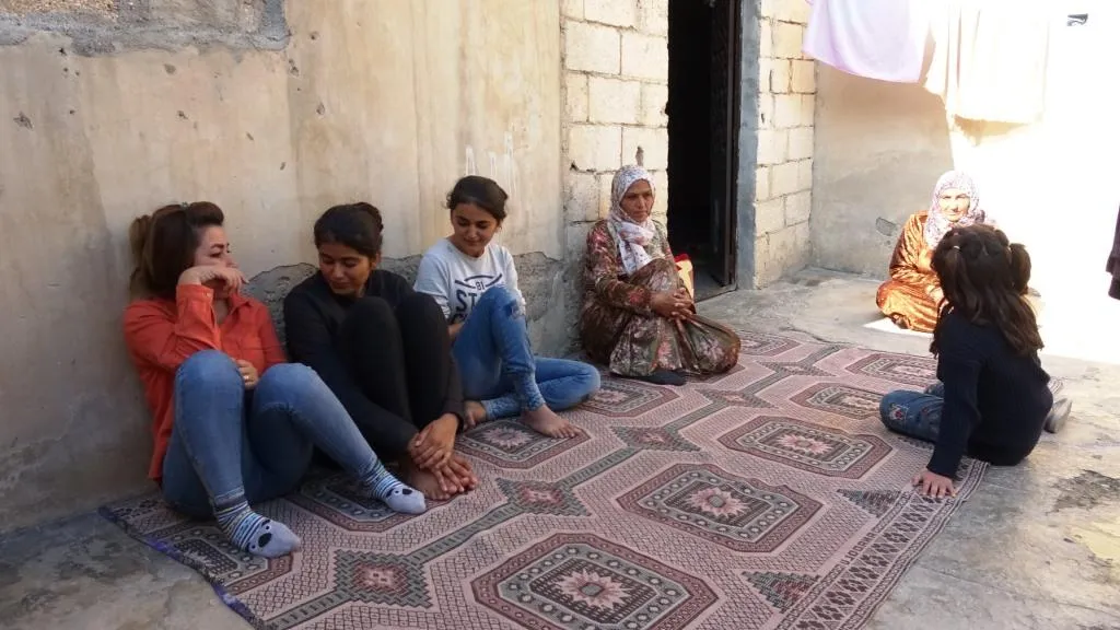 Dayîkên ku ji ber rêwîtiya koçberiyê zarokên xwe winda kirine
