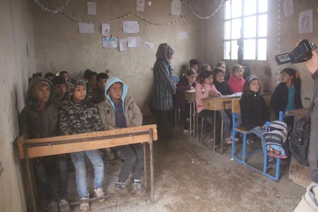 Dibistanên Kobanê bi êrişên Tirkiyê re rû bi rû mane, lê peroja xwendinê berdewam e