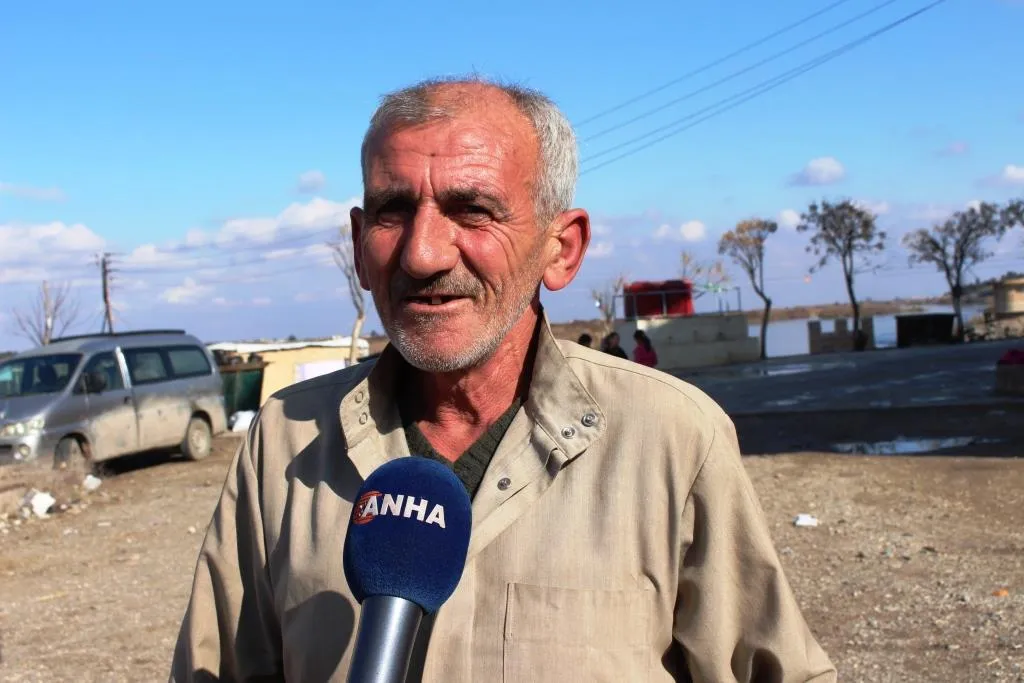 Koçberên Idlibî yên li Reqayê  bang li şêniyên Idlibê kirin ku jiyana xwe biparêzin