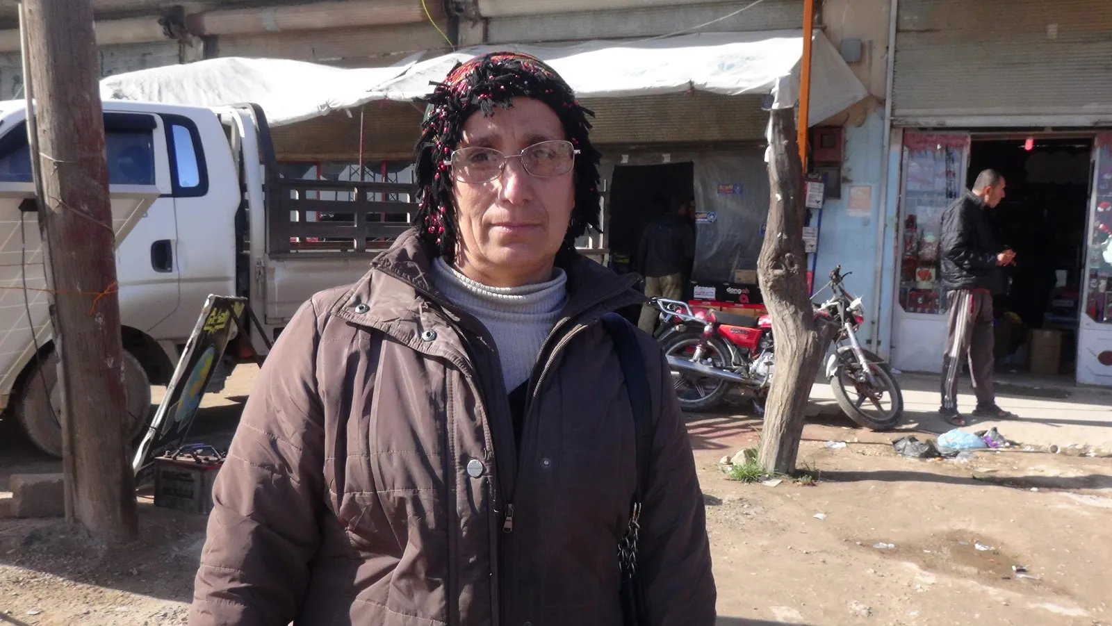 Koçberên Efrînê dorpêça ku rejîma Sûriyê li wan ferz kiriye, şermezar kirin