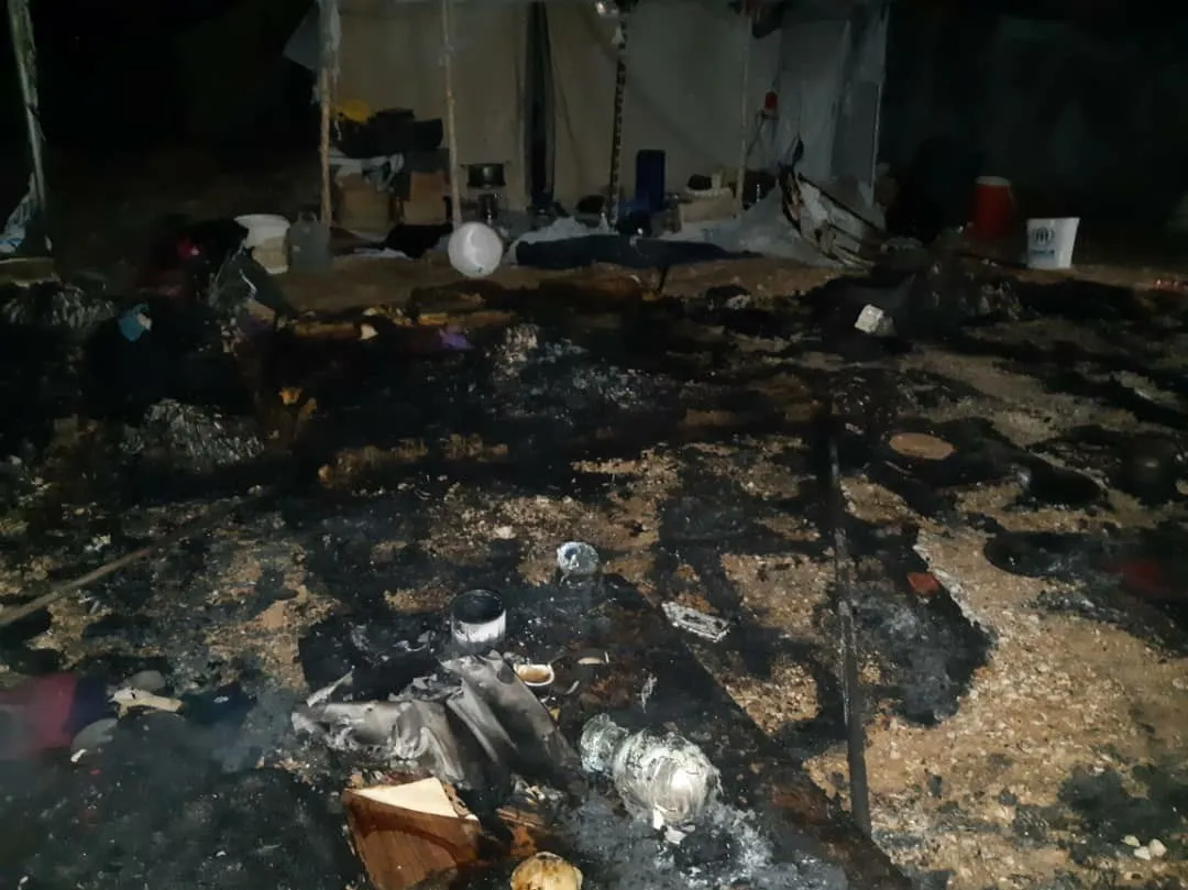 Li kampa Holê agir bi konan ket: Jinek û zarokên wê birîndar bûn