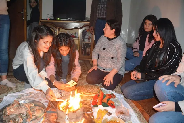 Jinên êzidî mîrasa kevnar a cejna Batîzma diparêzin