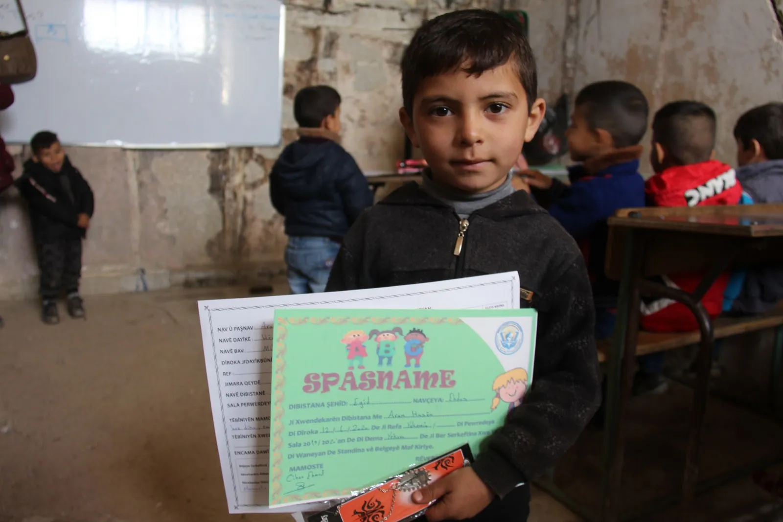 Xwendekarên Efrînê karnameyên xwe wergirtin
