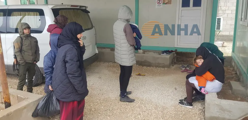 6 jinên DAIŞ’î yên ku hewl dida ji kampa Holê birevin, hatin girtin