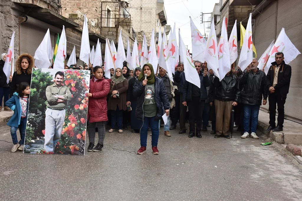 Buroya PYD’yê ya li Şêxmeqsûdê, tecrîda li ser Ocalan, şermezar kir