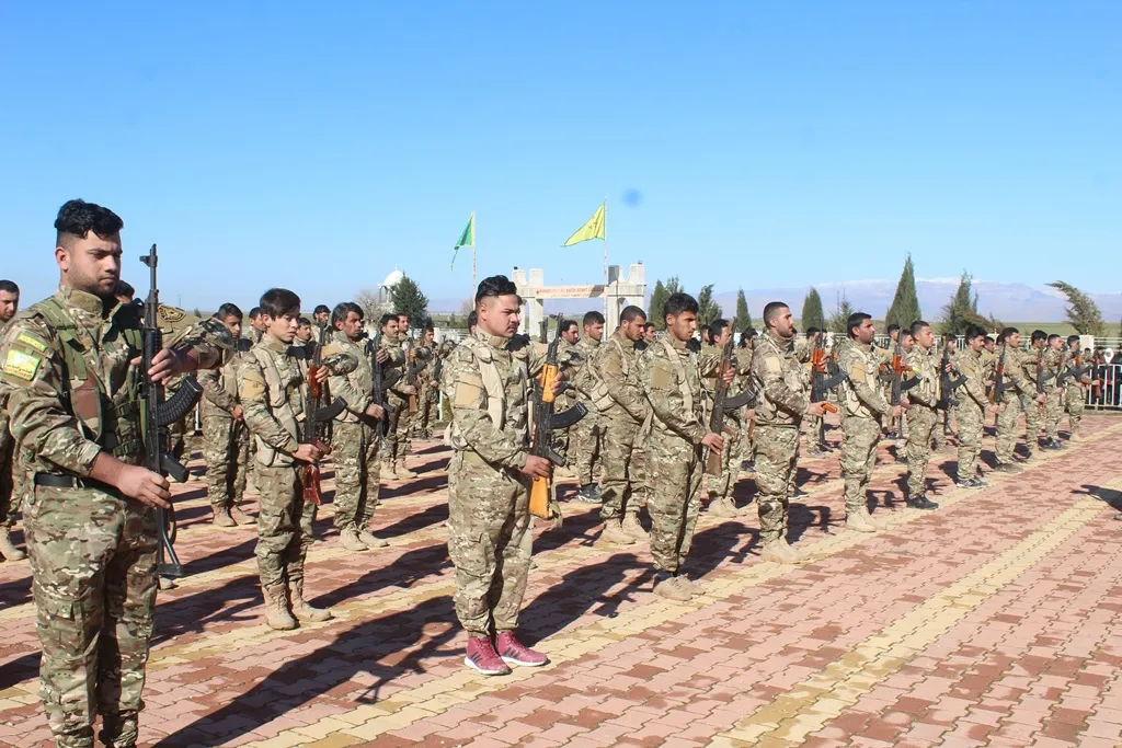 Şêniyên Dêrikê şehîd Xebat Dêrik li ser gora wî bi bîr anî
